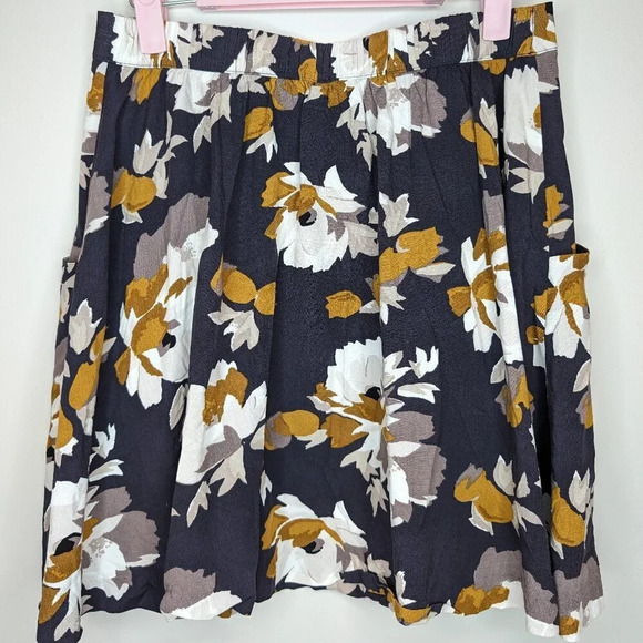 Old Navy Flowy Mini Skirt Navy Blue  Tan White Floral with Pockets Women XS - Picture 7 of 8